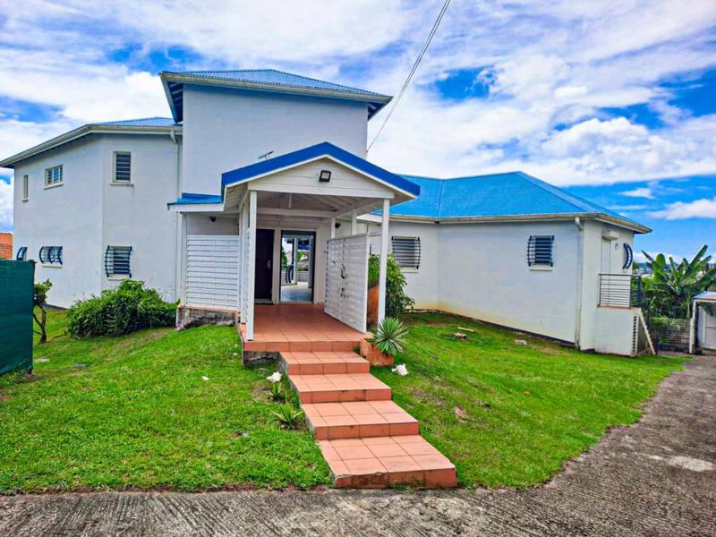 Maison - 200 m² - 6 pièces