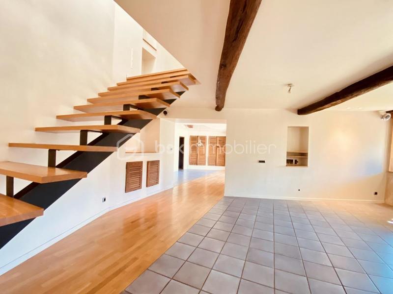 Propriété - 170 m² - 6 pièces