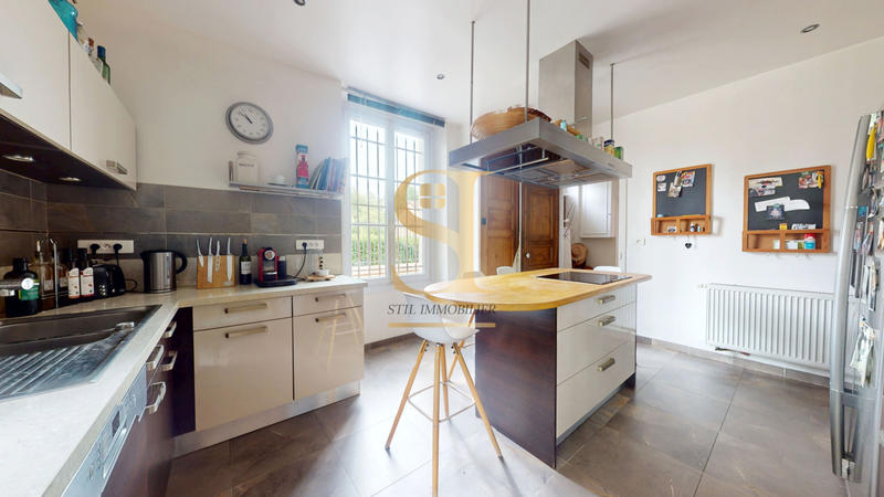 Maison - 250 m² - 7 pièces