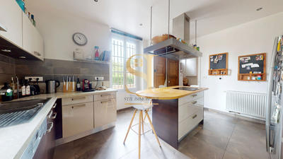 Maison - 250 m² - 7 pièces