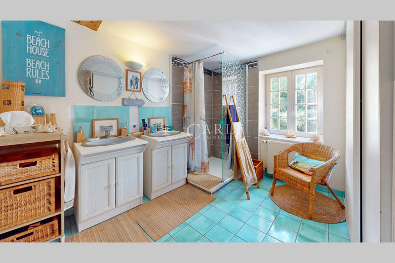 Maison - 330 m² - 8 pièces