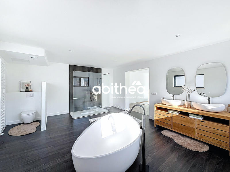 Maison - 223 m² - 8 pièces