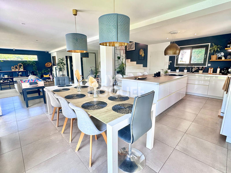 Maison - 175 m² - 7 pièces