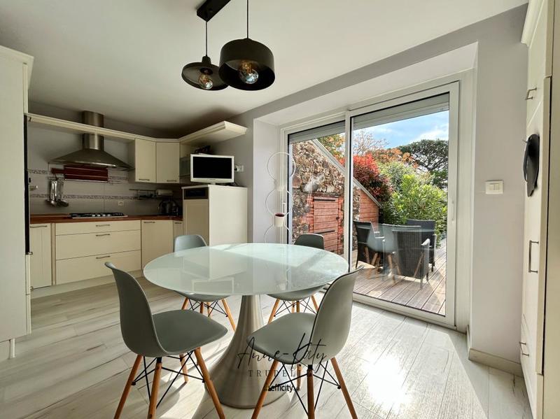 Maison - 167 m² - 7 pièces