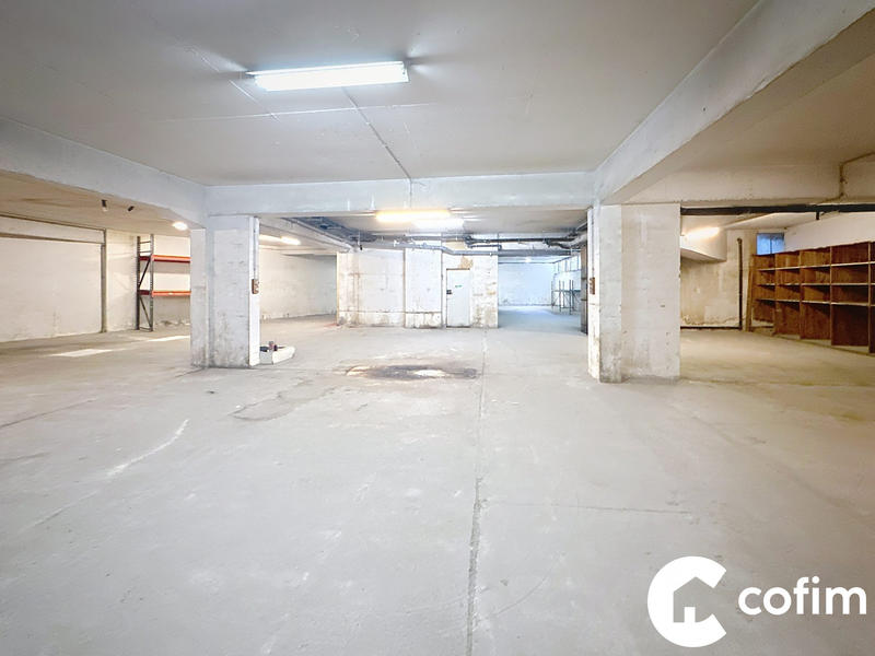 Entrepôt - 674 m²
