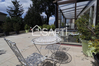 Maison - 230 m² - 8 pièces