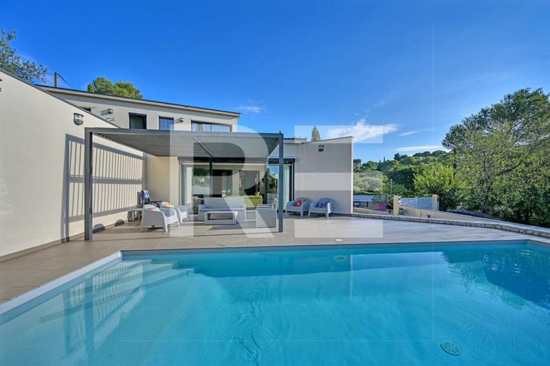 Maison - 185 m² - 6 pièces