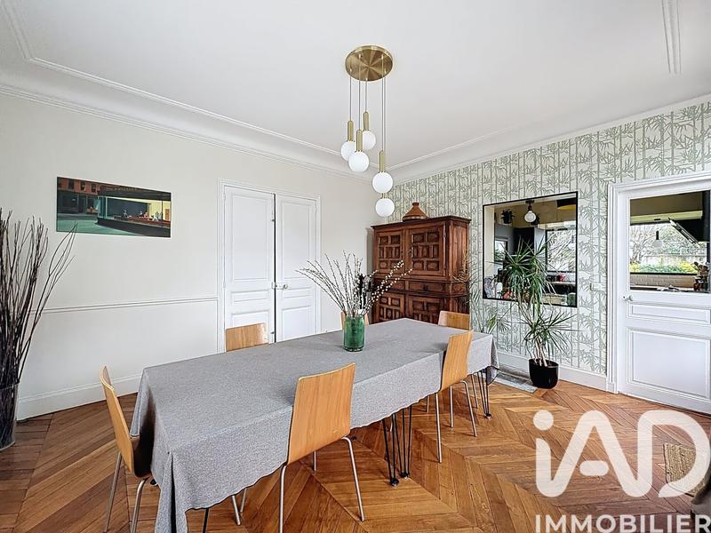 Maison - 233 m² - 8 pièces