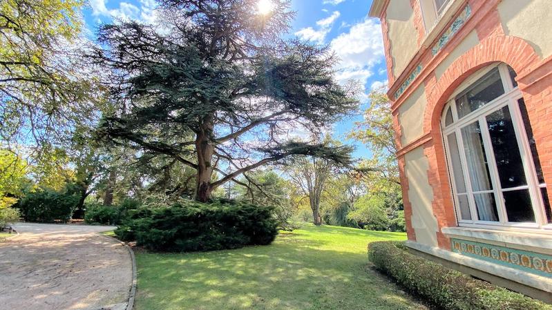 Propriété - 403 m² - 10 pièces