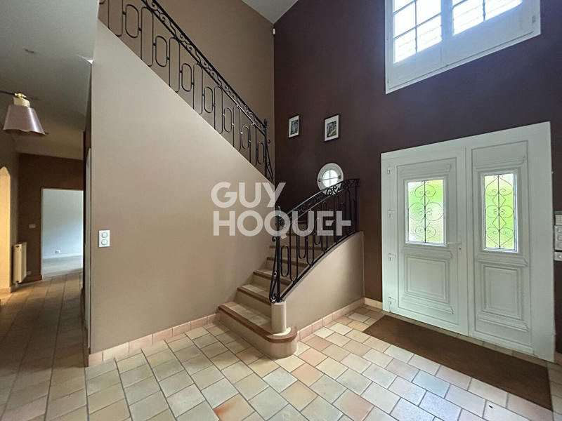 Maison - 241 m² - 7 pièces