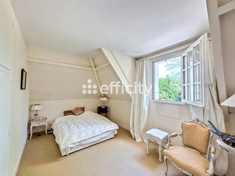 Maison - 240 m² - 9 pièces