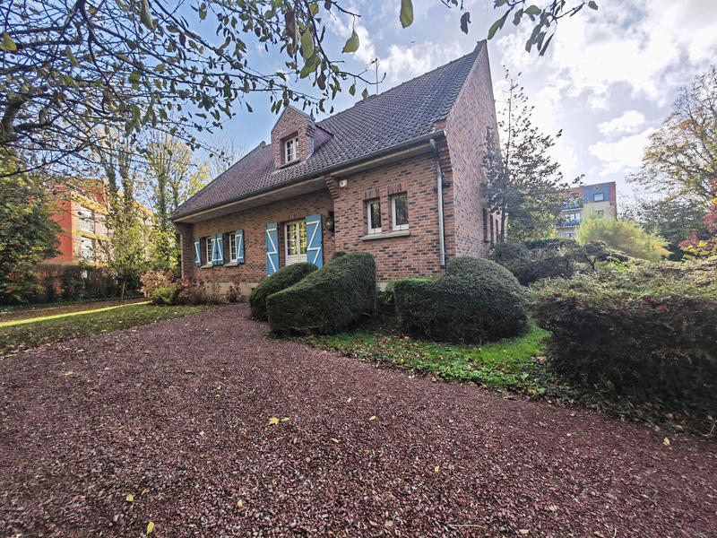 Maison - 180 m² - 7 pièces