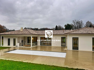 Maison - 219 m² - 6 pièces