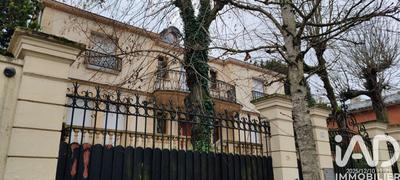 Maison - 300 m² - 12 pièces