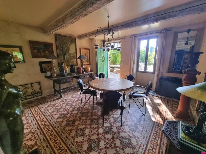 Propriété - 275 m² - 9 pièces