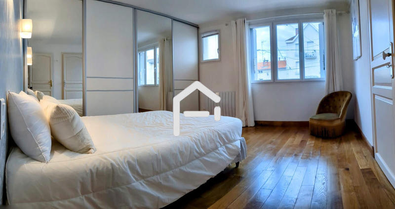 Maison de ville - 220 m² - 9 pièces