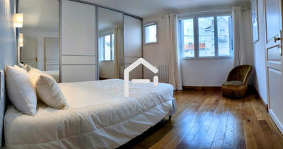 Maison de ville - 220 m² - 9 pièces