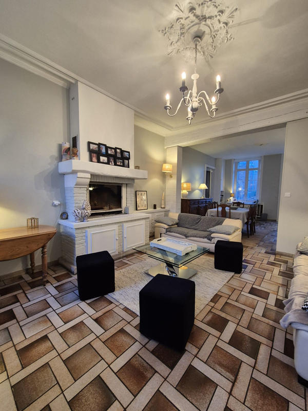 Maison - 305 m² - 8 pièces