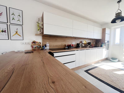 Maison - 198 m² - 8 pièces