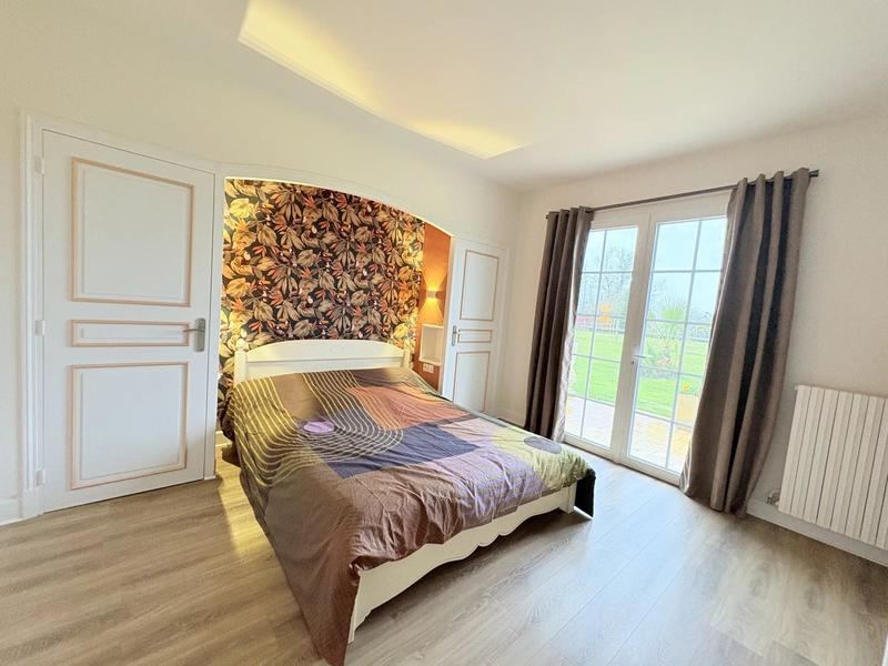 Maison - 278 m² - 9 pièces