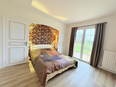 Maison - 278 m² - 9 pièces