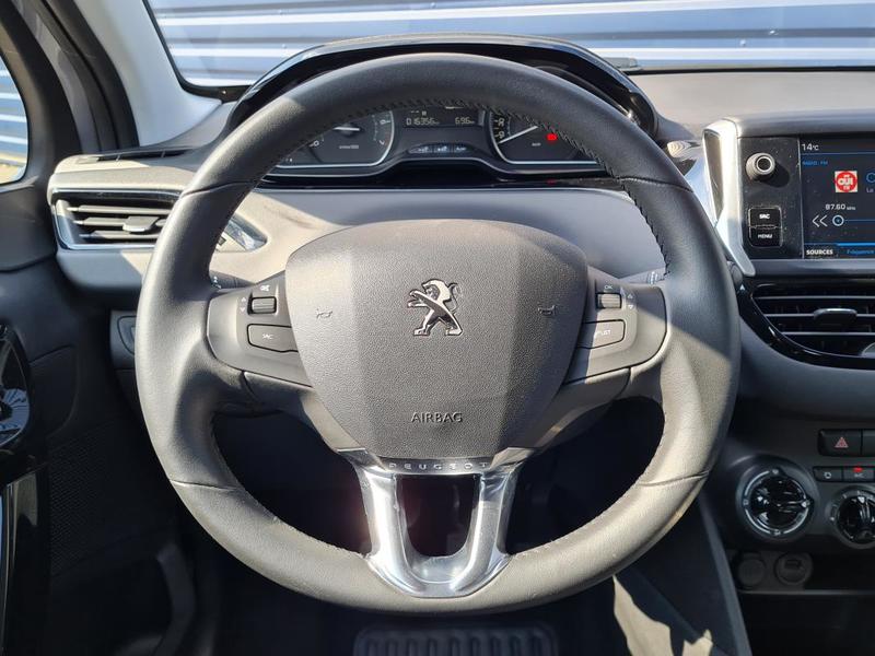 Peugeot 208 Puretech 82 Ch Signature