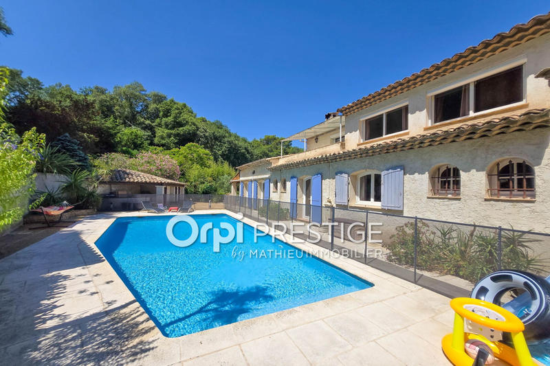 Maison - 280 m² - 14 pièces