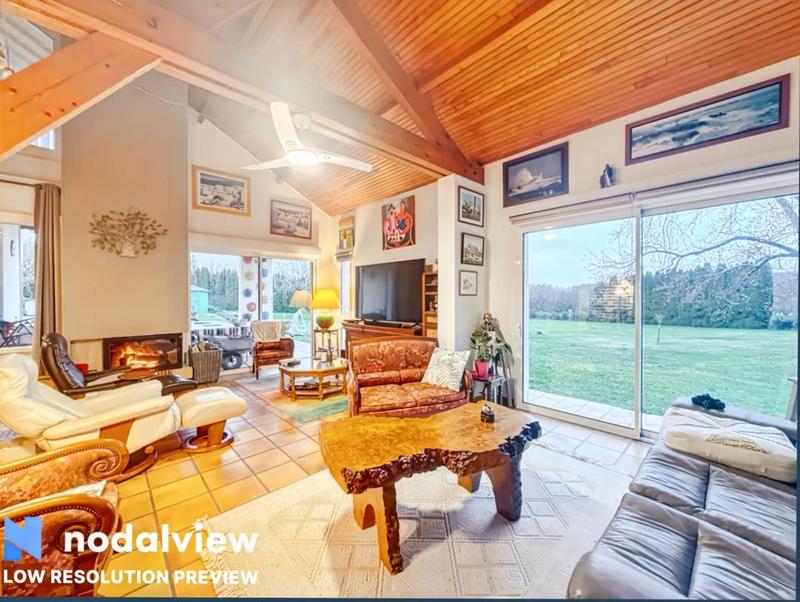 Maison - 220 m² - 6 pièces