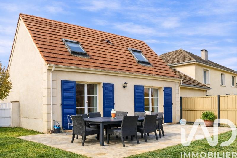 Maison - 90 m² - 5 pièces