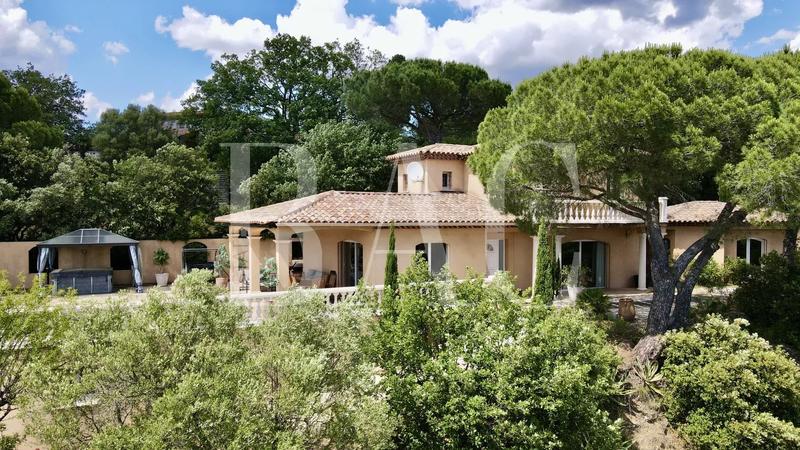 Villa - 235 m² - 8 pièces