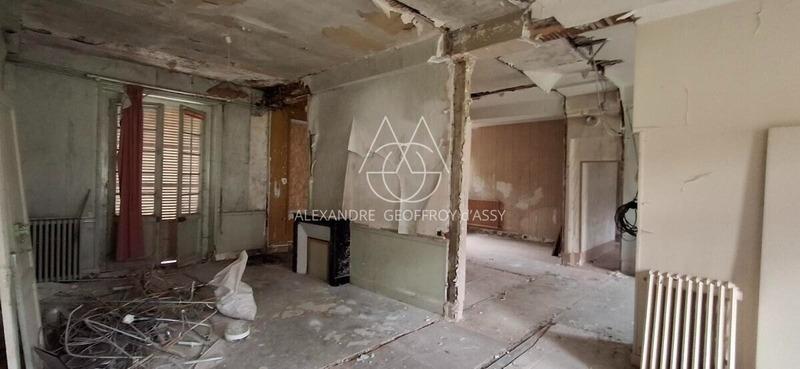 Château - 1 800 m² - 70 pièces