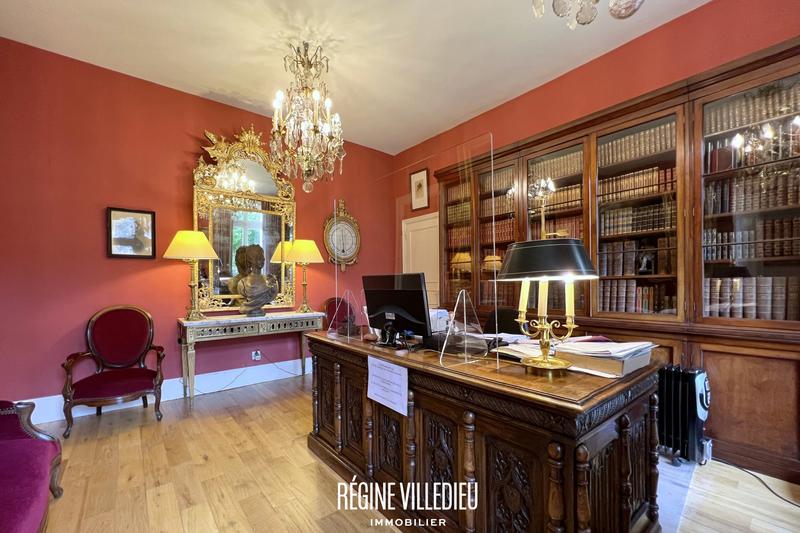 Maison - 372 m² - 11 pièces