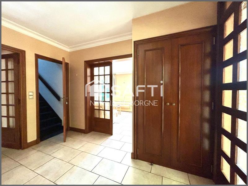 Maison - 213 m² - 8 pièces