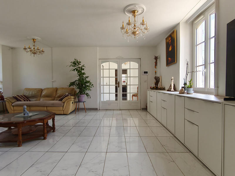 Maison - 246 m² - 5 pièces