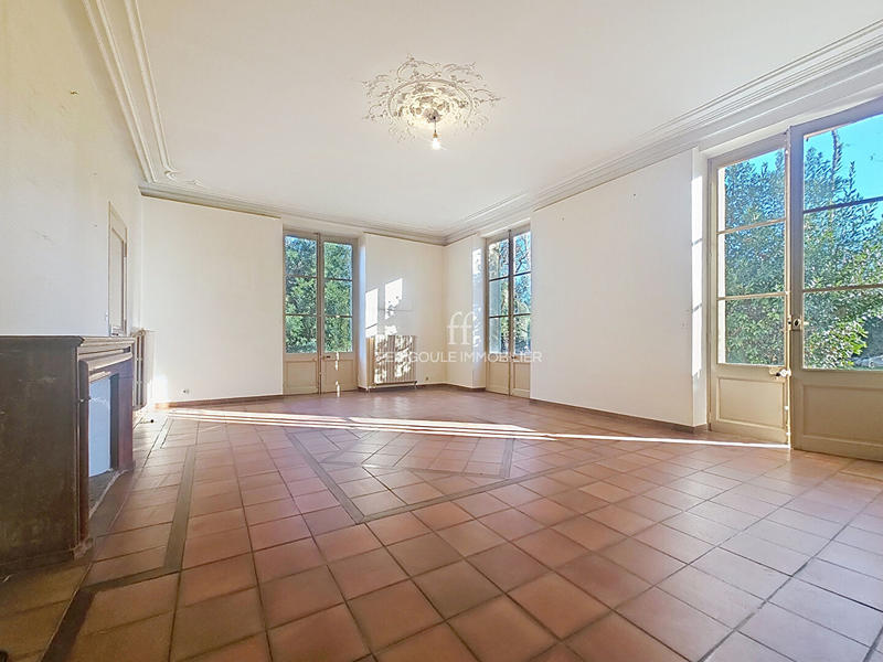 Maison - 363 m² - 12 pièces