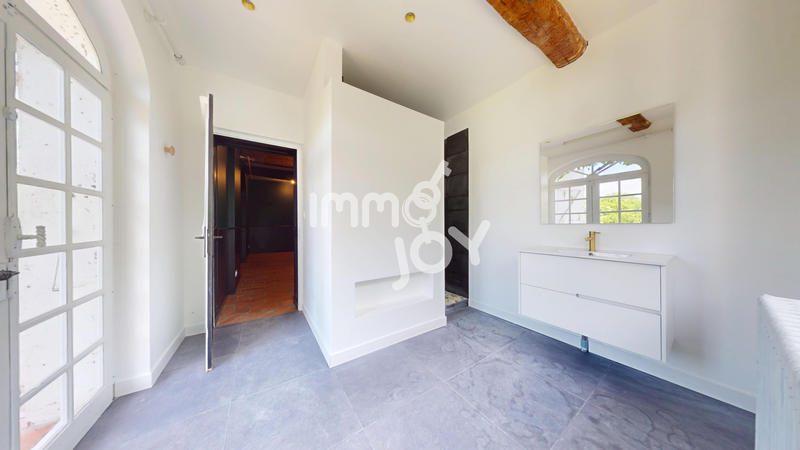 Propriété - 220 m² - 7 pièces