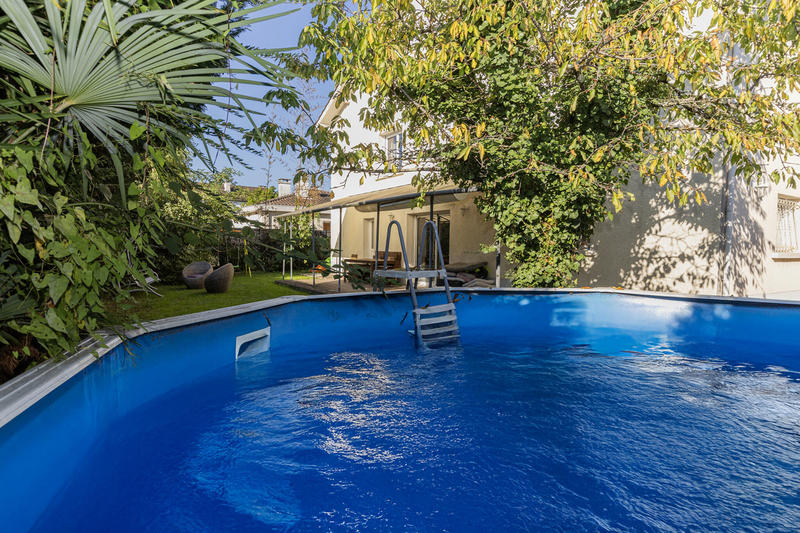 Maison - 260 m² - 8 pièces