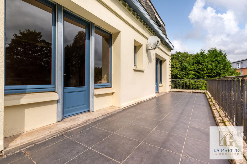 Maison - 315 m² - 10 pièces