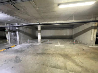 Parking / Garage