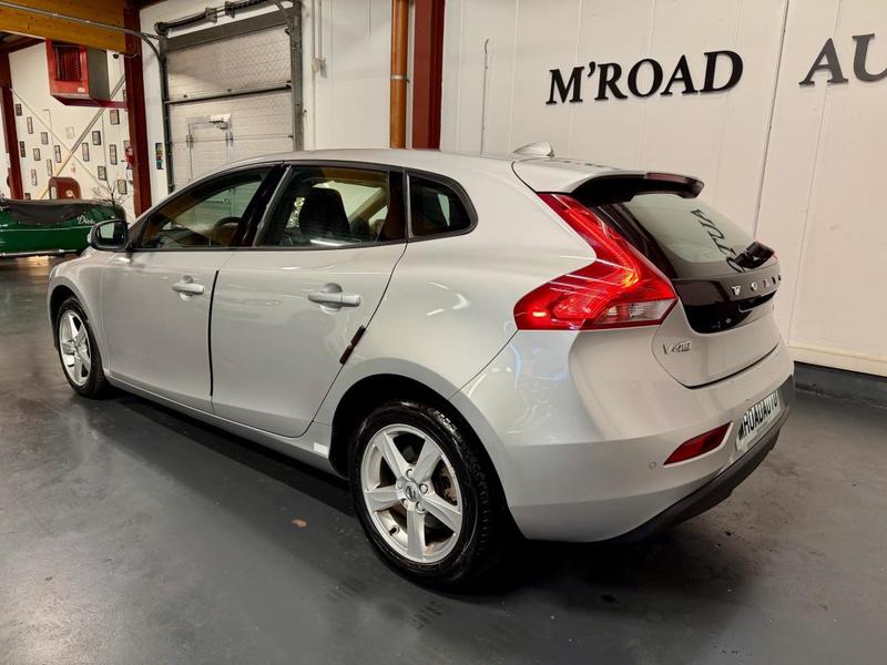 Volvo V40 2.0 T2 122ch