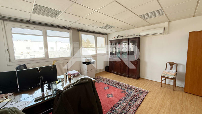 Bureau - 184 m²