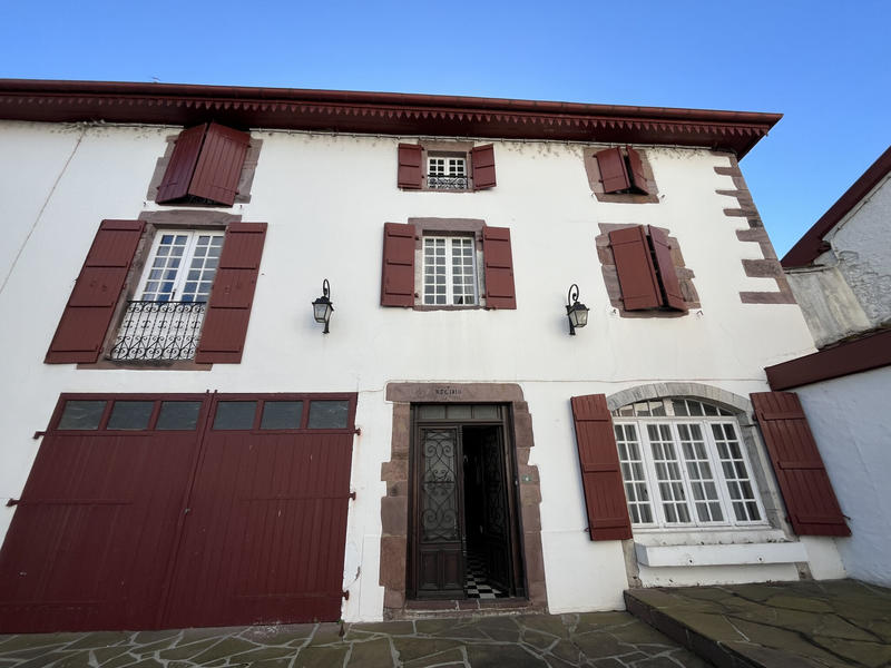 Maison - 420 m² - 15 pièces