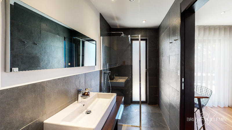 Demeure - 253 m² - 8 pièces