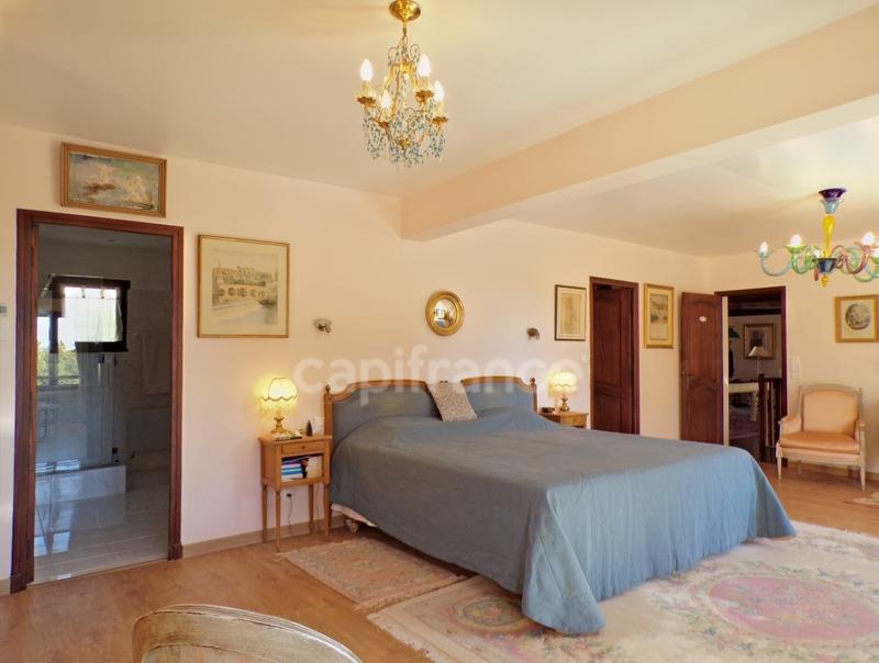 Villa - 341 m² - 8 pièces