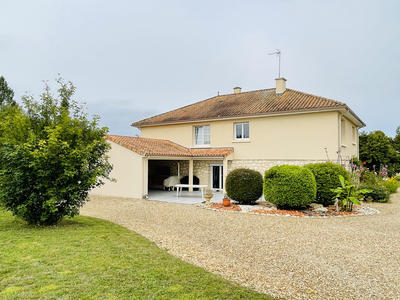 Maison - 204 m² - 7 pièces