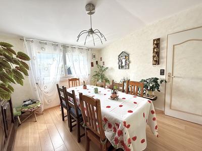 Maison - 99 m² - 5 pièces