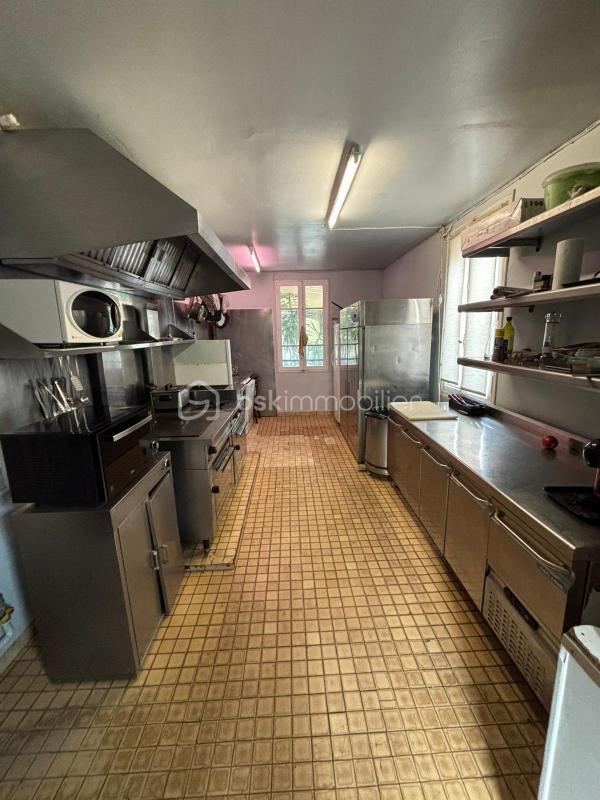 Demeure - 320 m² - 12 pièces