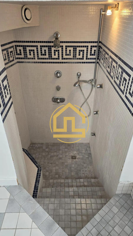 Appartement - 177 m² - 6 pièces