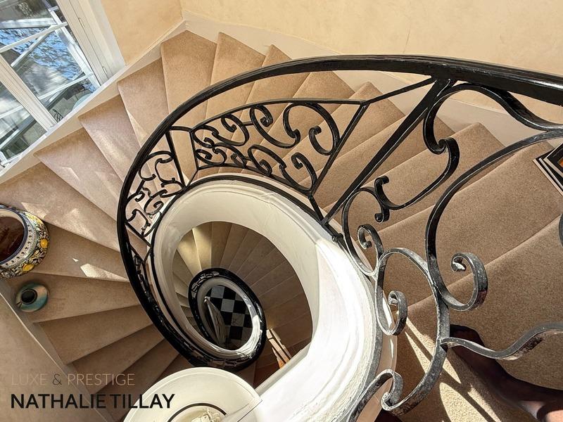 Maison bourgeoise - 260 m² - 9 pièces