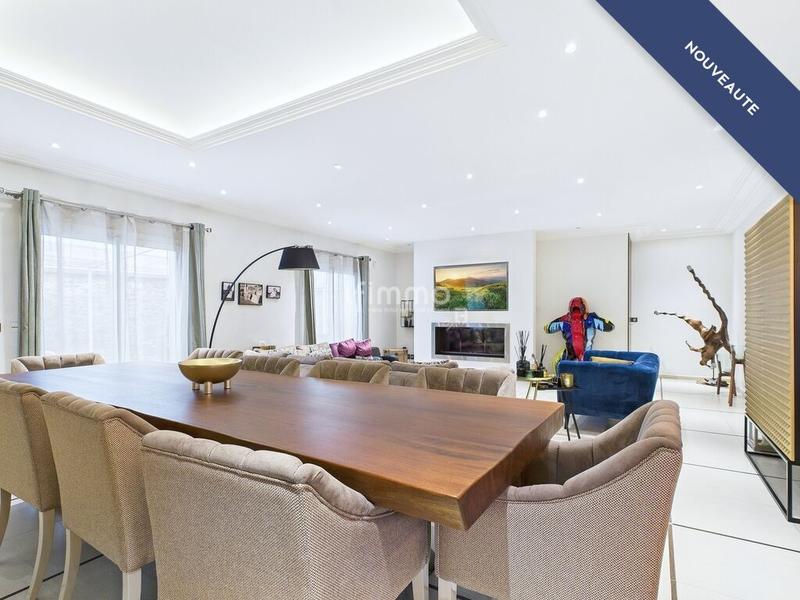 Maison - 378 m² - 7 pièces